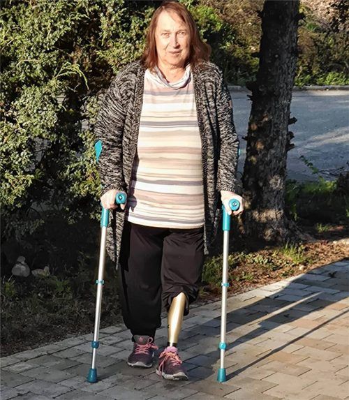 Hilde Racher aus Grabenstätt kämpft sich nach ihrem Schicksalsschlag entschlossen ins Leben zurück und möchte eine Selbsthilfegruppe für Amputierte gründen. Foto Markus Müller