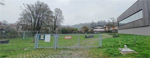 Hinter der Mittelschule am Wasserburger Inndamm soll ein Calisthenics-Park entstehen. Foto Birkhof