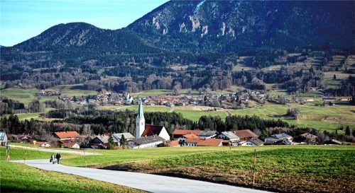 Idyllische Lage, aber bislang kein Gewerbegebiet: Das Foto zeigt den Samerberger Ortsteil Törwang.Foto  Deindl