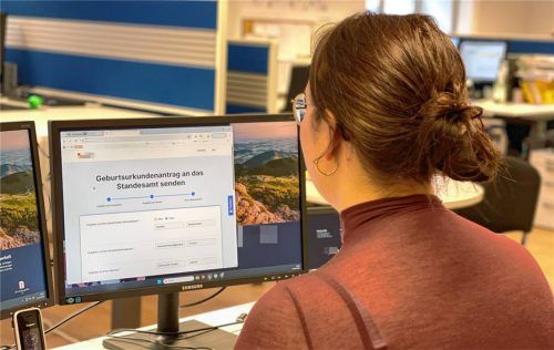 Ihre Geburtsurkunde online zu bestellen, hatte sich eine Mühldorferin bequem und problemlos vorgestellt. Am Ende blieben ihr Ärger und eine völlig unnötige Gebührenrechnung. Foto  Latta