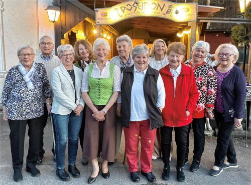 In bester Laune präsentierten sich die Sonnenwiechser Frauen bei ihrem Jubiläums-Stammtisch. Foto Neuwirth