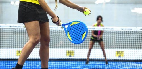In Prien soll westlich der Osternacher Straße eine Padel-Tennisanlage gebaut werden.Foto nenetus/smarterpix