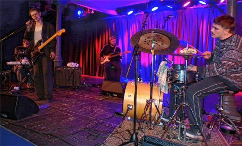 Jesper Munk überzeugte das Publikum in Mühldorf mit seiner Band „Cassette Heads“. Foto rath