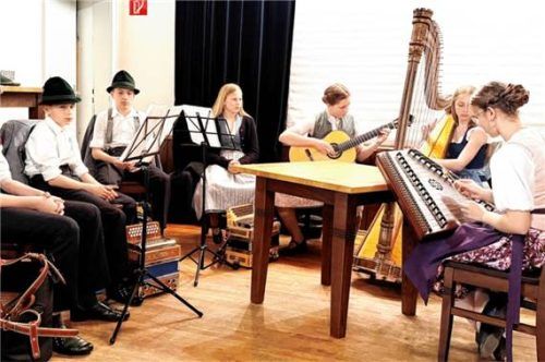 Junge Musikanten aus den Reihen des Vereins spielten auf. Foto Hötzelsperger