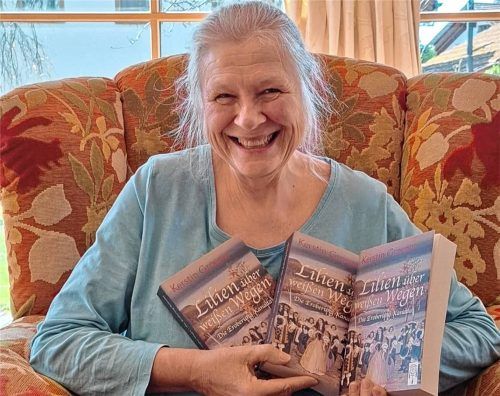 Kerstin Groeper aus Tuntenhausen hat bereits 30 Bücher geschrieben. Nun stellt sie ihr neuestes Buch „Lilien über weißen Wegen: Die Eroberung Kanadas“vor. Foto Privat