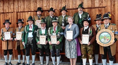 Knapp ging es her: Die Sieger des Bayern-Tiroler Freundschaftsschießens.Foto Bichler