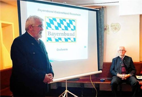 Landesvorsitzender Sebastian Friesinger (links) lud zur Landesversammlung nach Altenbeuern ein.Foto Hötzelsperger