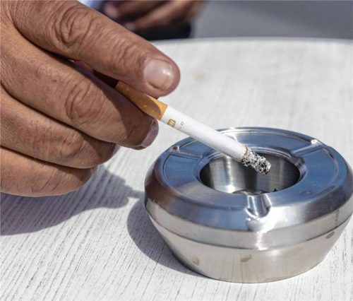 Langjährige Raucher können nun eine spezielle Untersuchung durchführen lassen, um Lungenkrebs frühzeitig zu erkennen. Foto IMAGO