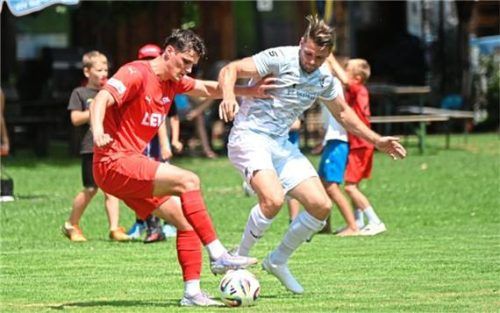 Letzte Saison gewann der ASV Au den Toto-Pokal im Kreis Inn/Salzach. Daniel Weigl (rechts) und Co. durften dann gegen den FC Memmingen ran. Foto Ruprecht