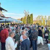 <p>Lockere Stimmung beim Stehempfang zum Start des Festabends. Fotos Giessibl</p>