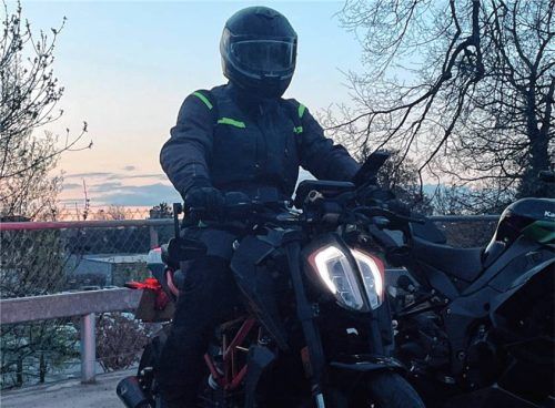 Louis Walter (21) erlebte seinen ersten Wildunfall mit dem Motorrad. Foto Privat, dpa
