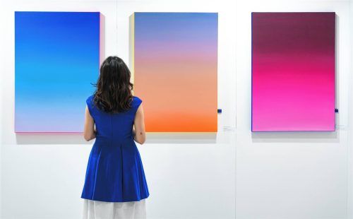 Malerei, Skulpturen, Fotografien und digitale Kunst: Wer die ARTMUC besucht, begegnet nicht nur neuen Perspektiven, sondern auch Kunst, die direkt mit nach Hause genommen werden kann. Foto Isabella Kilian