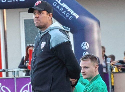 Marc Unterberger ist nicht mehr Trainer beim TSV Buchbach. Die bisherigen Co-Trainer Johannes Klein (rechts) und Kevin Hingerl übernehmen bis Saisonende.Foto Michael Buchholz