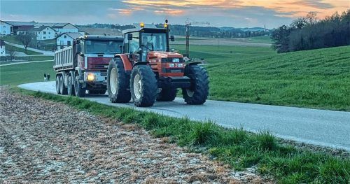 Mit dem beladenen Lastwagen im Schlepptau den Berg hinauf: Zu diesem besonderen Wettkampf wird nach Lohkirchen eingeladen. Foto Deinböck