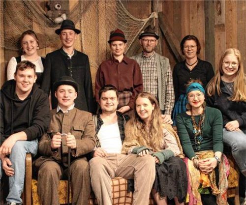 Mit dem „Regnwurmorakl“ sorgt die Theatergruppe Obertaufkirchen am Ostermontag für Heiterkeit. Foto Sutherland