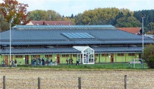 Mit der neuen Flutlichtanlage wird den Fußballern künftig eine bessere und sparsamere Beleuchtung zur Verfügung stehen. Foto Burlefinger