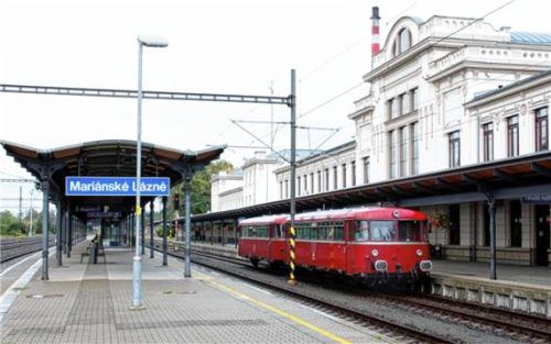 Mit der Schienenbus-Garnitur aus dem Jahr 1960, die früher in Mühldorf zum alltäglichen Erscheinungsbild gehörte, geht es am Samstag, 2. Mai, nach Marienbad. Foto  re