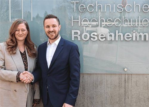 Mit interaktiven Experimenten junge Menschen für technische Berufe begeistern. Das ist das Ziel der „minTHROpia“-Initiatoren, der TH-Vizepräsidentin Prof. Nicole Strübbe und CSU-Landtagsabgeordneten Daniel Artmann. Foto Imago/TH Rosenheim