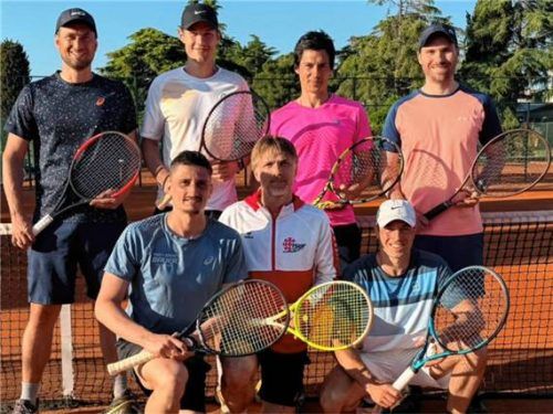 Mühldorfs Team in der Vorbereitung: Michael Grimm, Florian Agartz, Alexander Kastenhuber, Benedikt Baßlsperger (hinten von links), Leroy Franke, Florian Hasl, Manuel Stöckl (vorne von links).Foto re