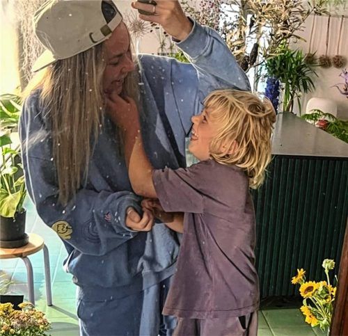 Mutter Pia Danzer mit Sohn Leopold. Foto Privat