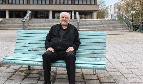 Nach 48 Jahren im Stadtrat nimmt Anton Sterr jetzt gerne auf dem Austragsbankerl Platz. Foto Huckemeyer