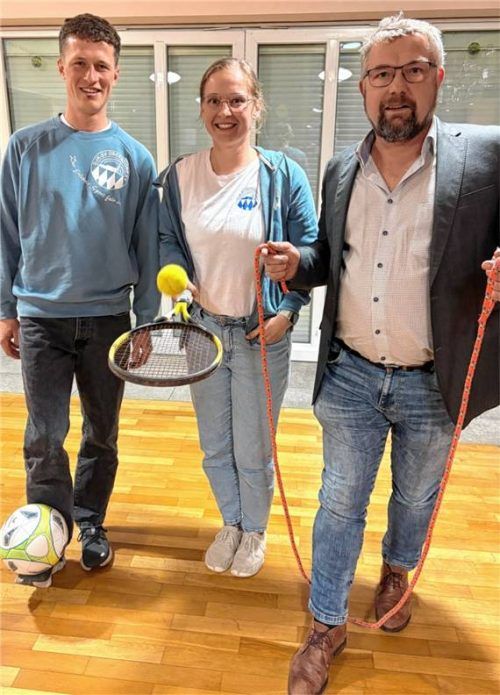 Nach der Vorstandswahl: (von links) Der neue stellvertretende Vorsitzende Stefan Hundschell, Vorsitzende Evi Ziel und der scheidende Vize Thomas Eberharter präsentierten sich höchst aktiv. Foto re