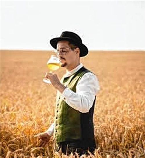 Nach einer Bierverkostung hat ihn das Fieber gepackt: Oliver Joksch ist seit 2013 ausgebildeter Biersommelier. Foto Ramona Schwab