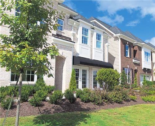 Nachverdichten, aber in schön: Wie aus Einfamilienhäusern Reihenhäuser werden. Foto Smarterpix/kzlobastov