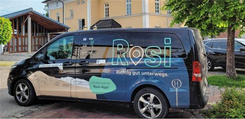Ob das Rosi-Mobil in der Gemeinde Eggstätt auch künftig „richtig gut unterwegs“ sein wird, ist noch nicht entschieden. Die Gemeinde wartet aufbelastbare Zahlen und Rechnungen, um ihre Unterschrift unter den Kooperationsvertrag zu setzen. Foto Kirchner