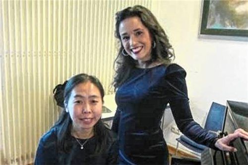 Pianistin Peggy Sung (links) und Sängerin Neli Heil lieferten ein Programm auf hohem Niveau. Foto re