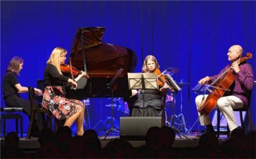 Quartett mit (von links) Danijela Slana, Rebecca Landinger, Angela Müller-Büsel und Götz von der Bey. Foto ©FotoBerger