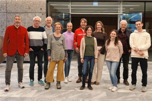 Rahel Wacker (Fünfte von rechts) mit den erfolgreichen Seminarteilnehmern. Foto LRA Rosenheim
