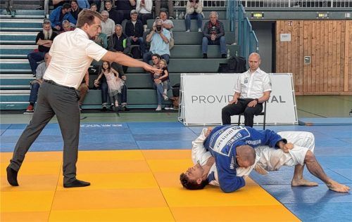 Robert Barwig zeigte sich am Boden bärenstark und holte den sechsten Punkt für Aibling-Grafing.Foto KSV Bad Aibling e. V.