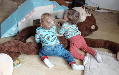 Rosalie und Philipp sind anfangs oft von den Haushaltshilfen des Familienpflegewerks betreut worden. Fotos  Huckemeyer