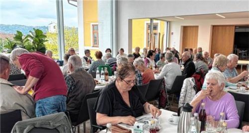 Rund 60 Senioren nahmen am Kranzerl teil. Foto re