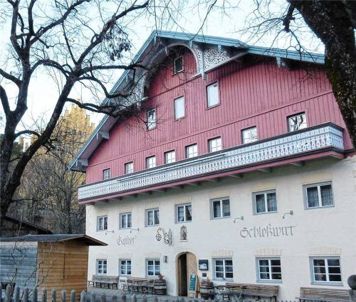 Schloßwirt, neues Feuerwehrfahrzeug und mehr: Die großen Projekte wurden im Haushaltsplan für Brannenburg vermerkt. Foto Stuffer-Chunpetch