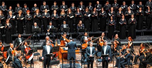 Sie sind das dramatische Zentrum der Passion: (von links) Evangelist (Christopher Willoughby), Jesus (Jacques Imbrailo) und Pilatus (Edward Gint). Foto scheffold Media