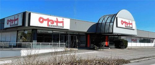 Soll in das verlassene Möbelhaus vor den Toren der Stadt eine Modekette einziehen? Wirtschaftsreferentin Karin Zieglgänsberger hat dazu eine klare Meinung. Foto  Latta