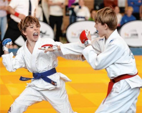 Souverän durchsetzen konnte sich Leopold Assmann (links) gegen Jan Bachinger aus Nürnberg. Foto TSV Bergen