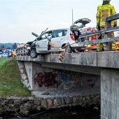 Suzuki von Geländer durchbohrt