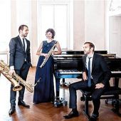 Zwei Saxofone und ein Klavier zwischen Romantik und Moderne