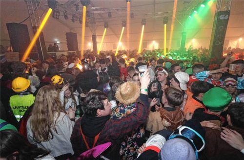 Super Stimmung herrschte auch in diesem Jahr beim Faschingsdienstag in Haag. Foto Stuffer