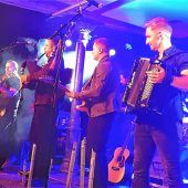 Mit Dudelsack, Geige, Akkordeon und Rocksounds