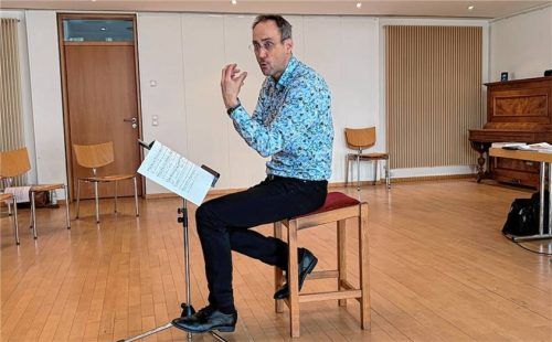 Theorie und Praxis vermittelte Professor Stephan Zippe, Lehrstuhlinhaber für Gregorianik und deutschen Liturgiegesang an der Hochschule für Musik und Theater München und zugleich Diözesanmusikdirektor.Fotos  Kirchner