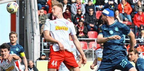 Turban-Einsatz: Philipp Maier (rechts) zeigte Durchhaltevermögen.Foto Imago Images