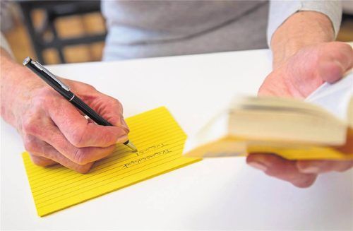 Vokabeln pauken? Ein solider Wortschatz ist das A und O beim Sprechen einer Fremdsprache. Foto CHRISTIN KLOSE/DPA-TMN