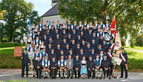 Vom 30. April bis 4. Mai laden die KLJB Wildenwart und die FFW Wildenwart zum Doppeljubiläum ins gemeinsame Festzelt am Feuerwehrhaus ein. Fotos KLJB Wildenwart