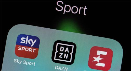 Von Sky über DAZN bis Amazon Prime: Viele Abos braucht Andreas Winterer, Inhaber der Sportbar Stauwerk in Aschau. Foto dpa