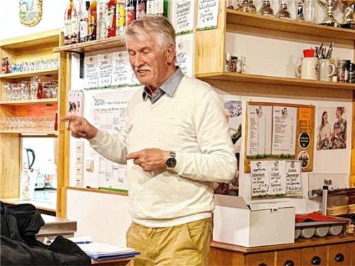 Vorsitzender Sebastian Ruhsamer ging auf die Aktivitäten im vergangenen Jahr ein. Foto Hötzelsperger