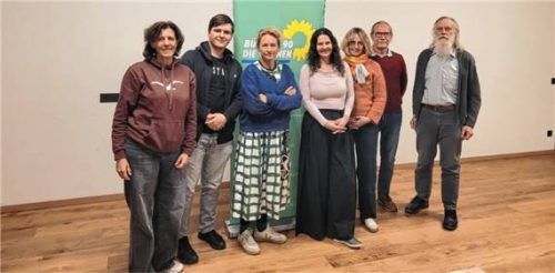 Wahlen bei den Grünen: (von links) Susanne Heunisch (Sprecherin des Kreisverbands), Alexander Zuhr (Beisitzer), Ulla Zeitlmann (Sprecherin, Gemeinderätin), Melanie Kinzner (verabschiedete Sprecherin), Steffi Althaus (Beisitzerin), Heribert Burdick (Sprecher, Gemeinderat) und Sepp Genghammer (Beisitzer, Gemeinderat). Foto re